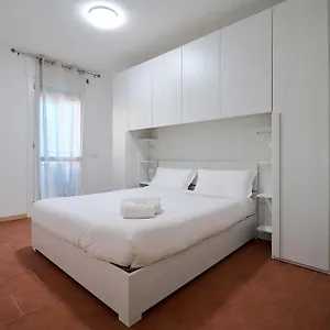 https://spacious-and-bright-new-flat-with-garden.it-lombardy.com